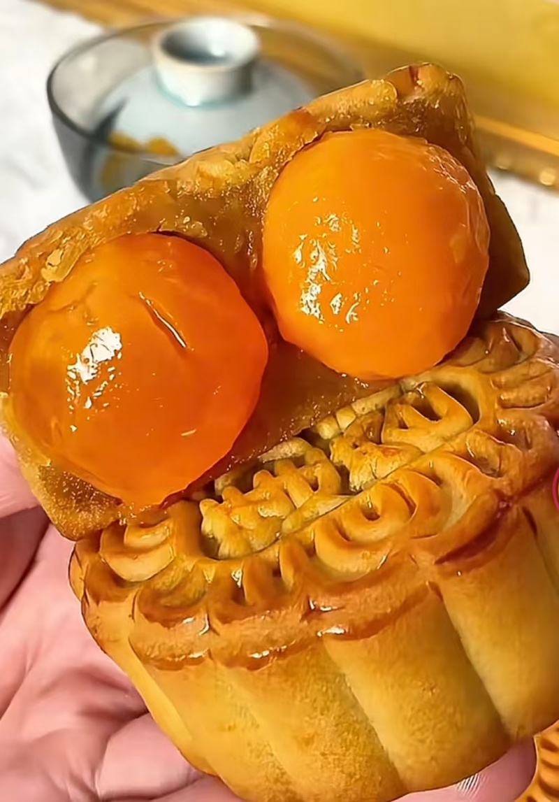 蛋黄月饼网络爆款，各种规格，欢迎咨询