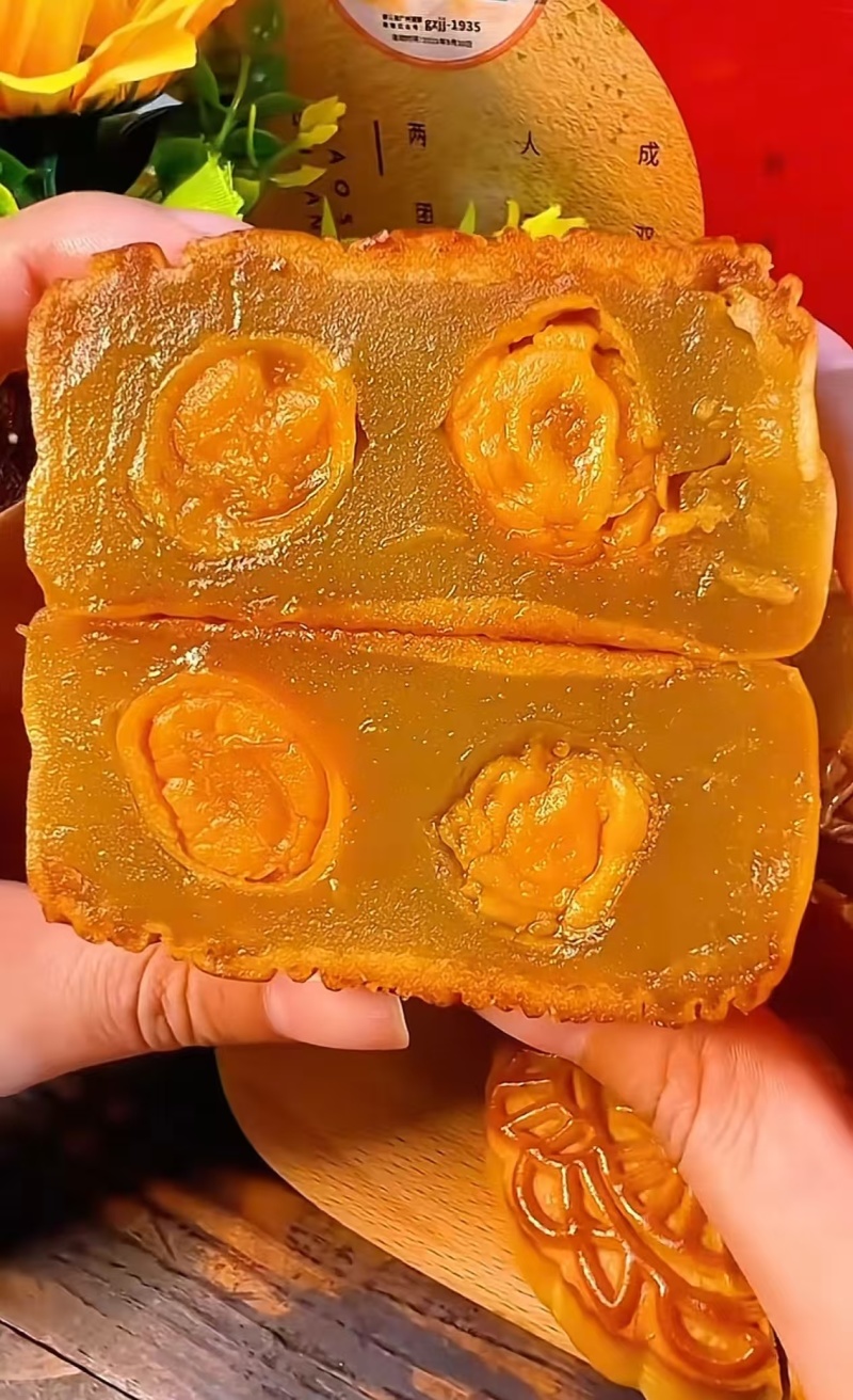 蛋黄月饼网络爆款，各种规格，欢迎咨询