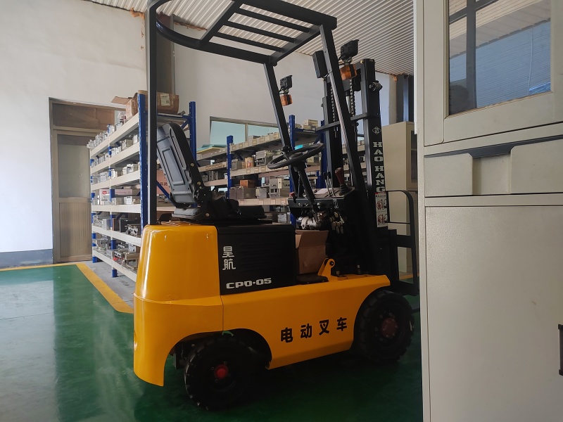 昊航微型电动小叉车厂家0.5吨迷你小叉车