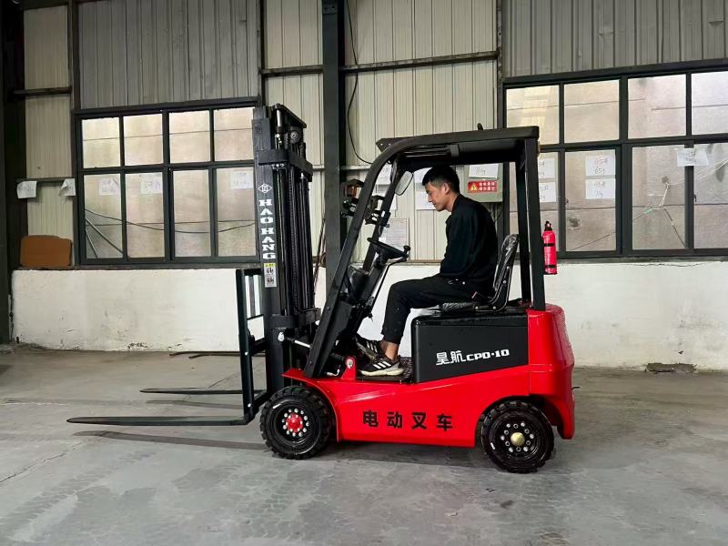 2025昊航新款小型电动叉车1吨价格多少钱一台