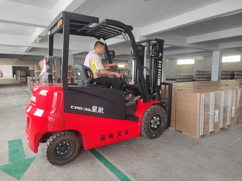 2025昊航新款3.5吨电动叉车价格多少钱一台