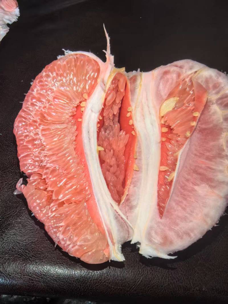 红心蜜柚协助装车皮薄易拨果肉多水分多好吃不贵