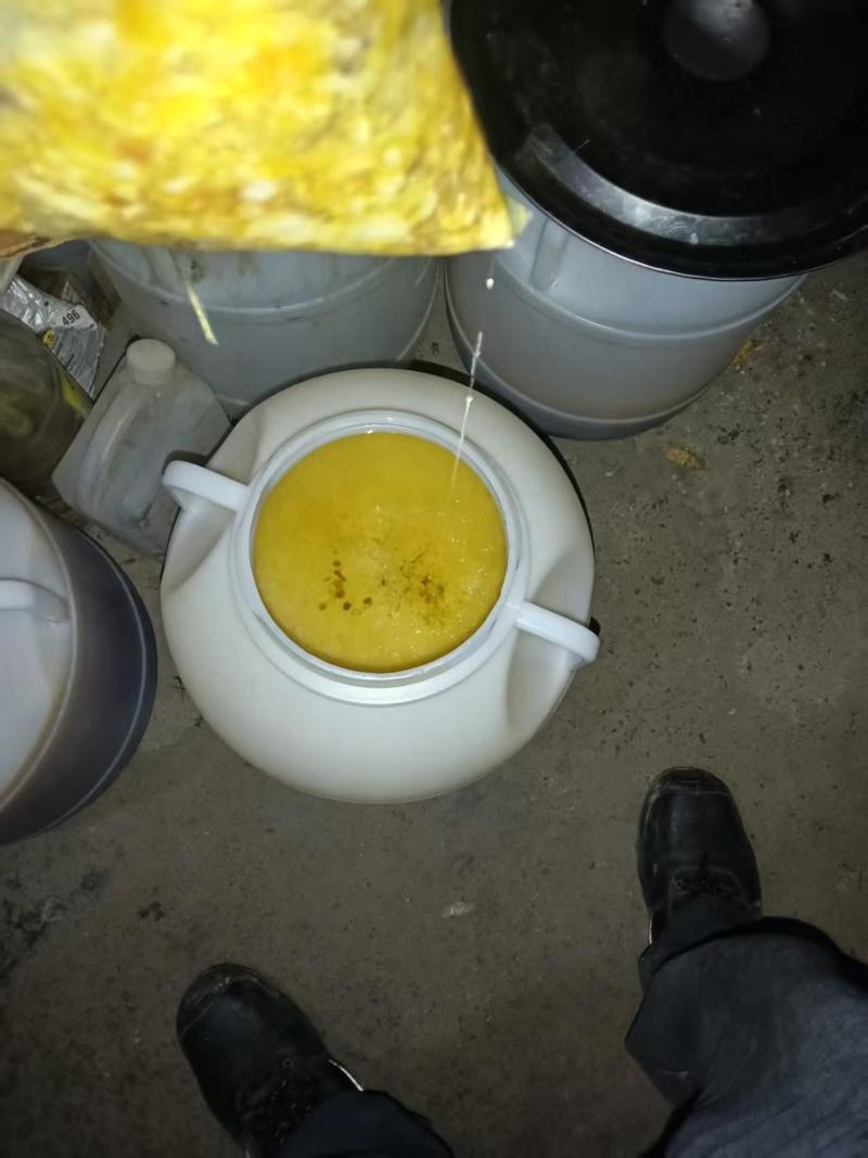 土蜂蜜，诚信经营，可发全国，可批发零售，欢迎联系