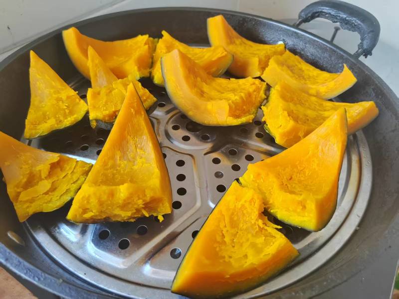 千亩南瓜基地寻找合作商口感软糯香栗南瓜已控好糖瓜形端正
