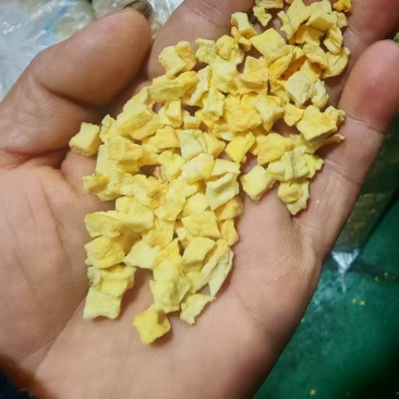 苹果丁，大量新鲜现货速发，产品保质保量欢迎老板选购
