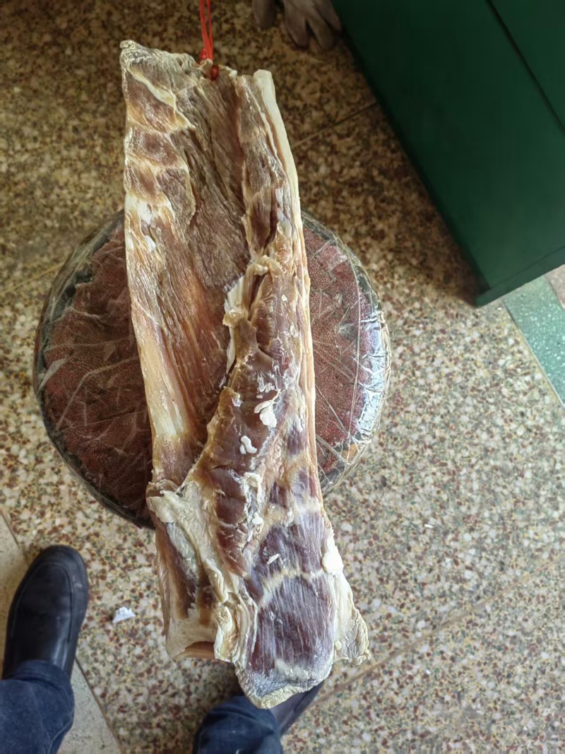 带皮精品五花肉传统工艺风干腊香肥瘦相间欢迎咨询