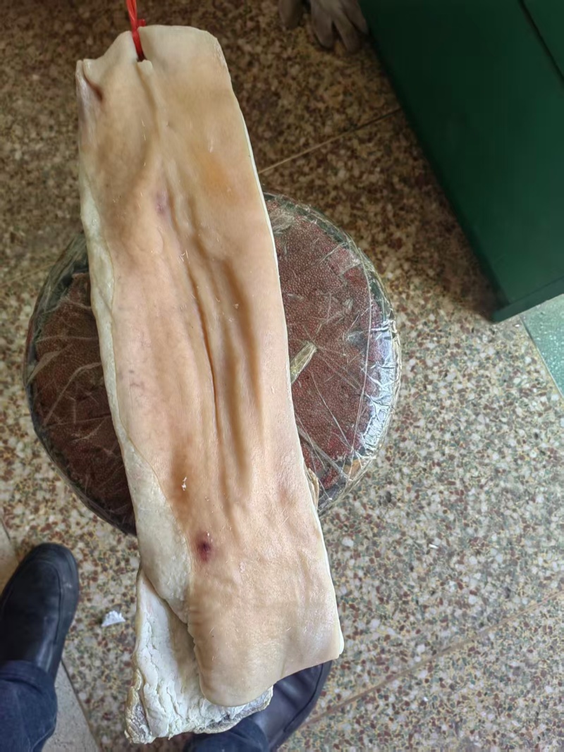 带皮精品五花肉传统工艺风干腊香肥瘦相间欢迎咨询