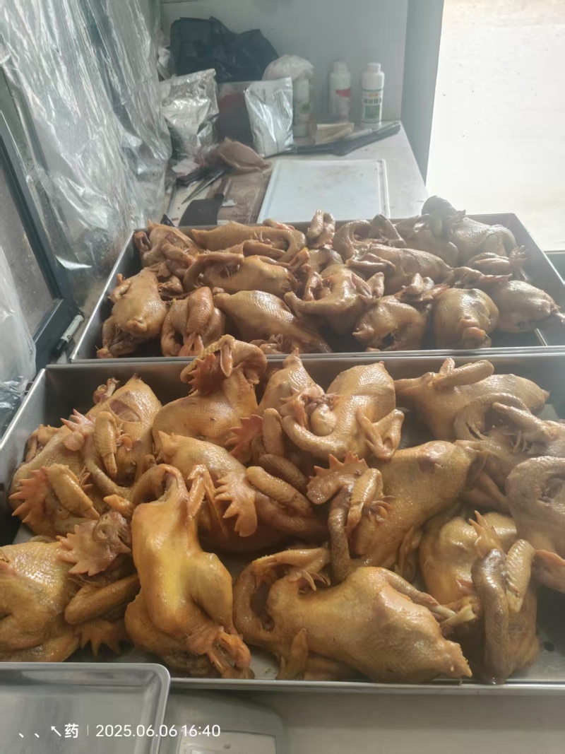 熟食鸡盐焗鸡一件两只量大质优价格优惠欢迎各大老板采购咨询