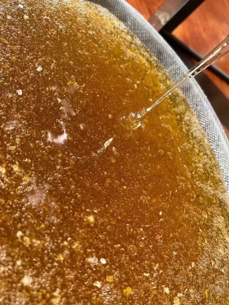 蜂蜜野生蜂蜜现割现发一手货源量大从优欢迎来电