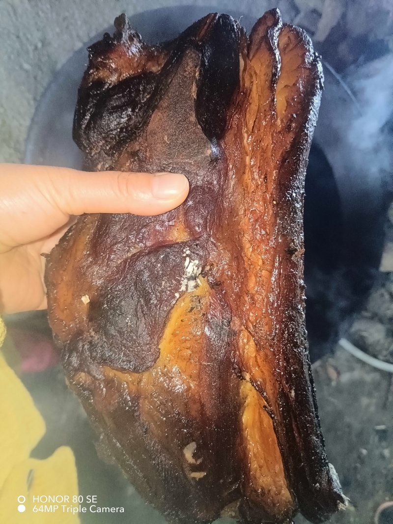 湖南秘制腊肉传承老工艺猪脸猪脚五花肉肉排等种类齐全