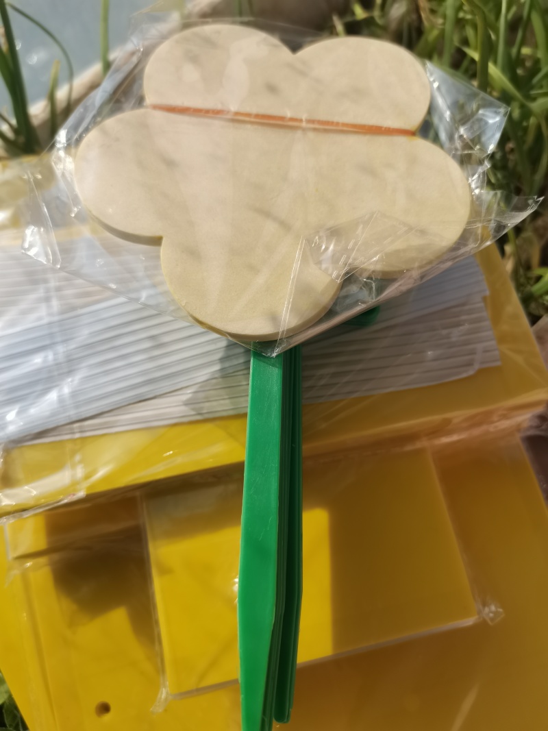 黄板双面强力粘虫板物理粘虫家用诱虫果园茶山插杆蓟马果蝇诱