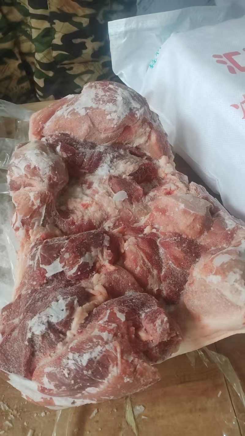 广西带皮去骨猪后腿肉大量有货量大价优可视频