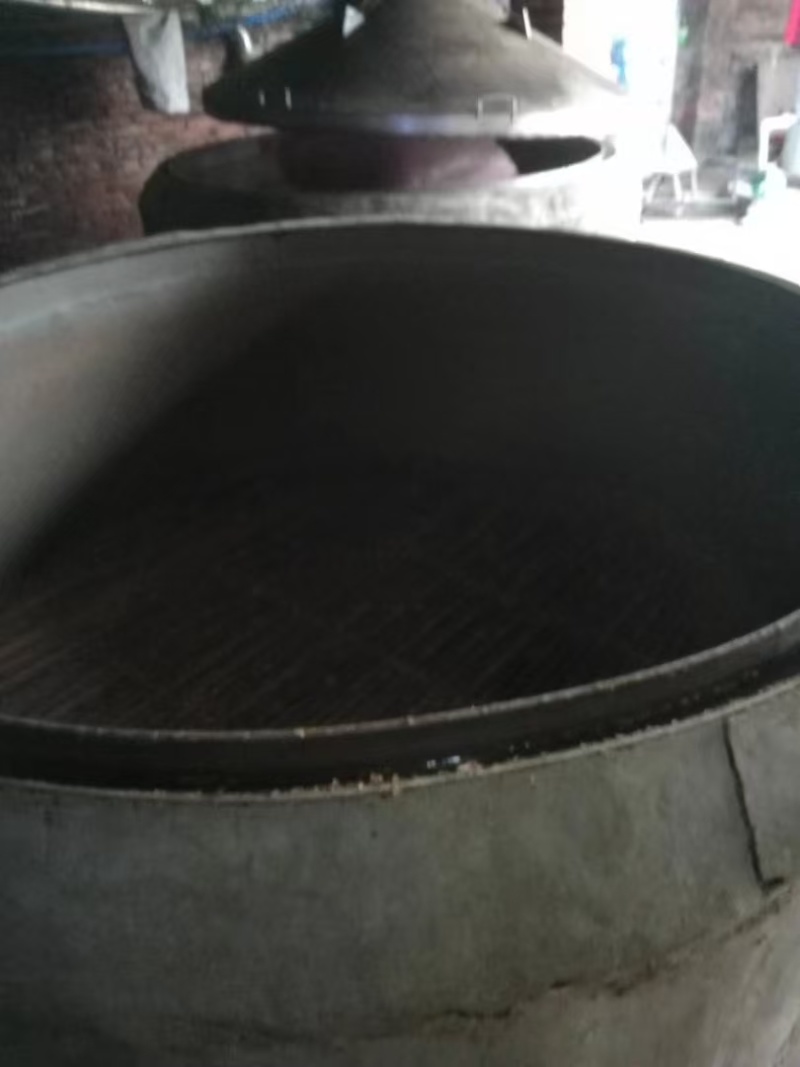 一年陈酿高粱酒白酒高粱原浆固态发酵四川峨眉山白酒厂家直销