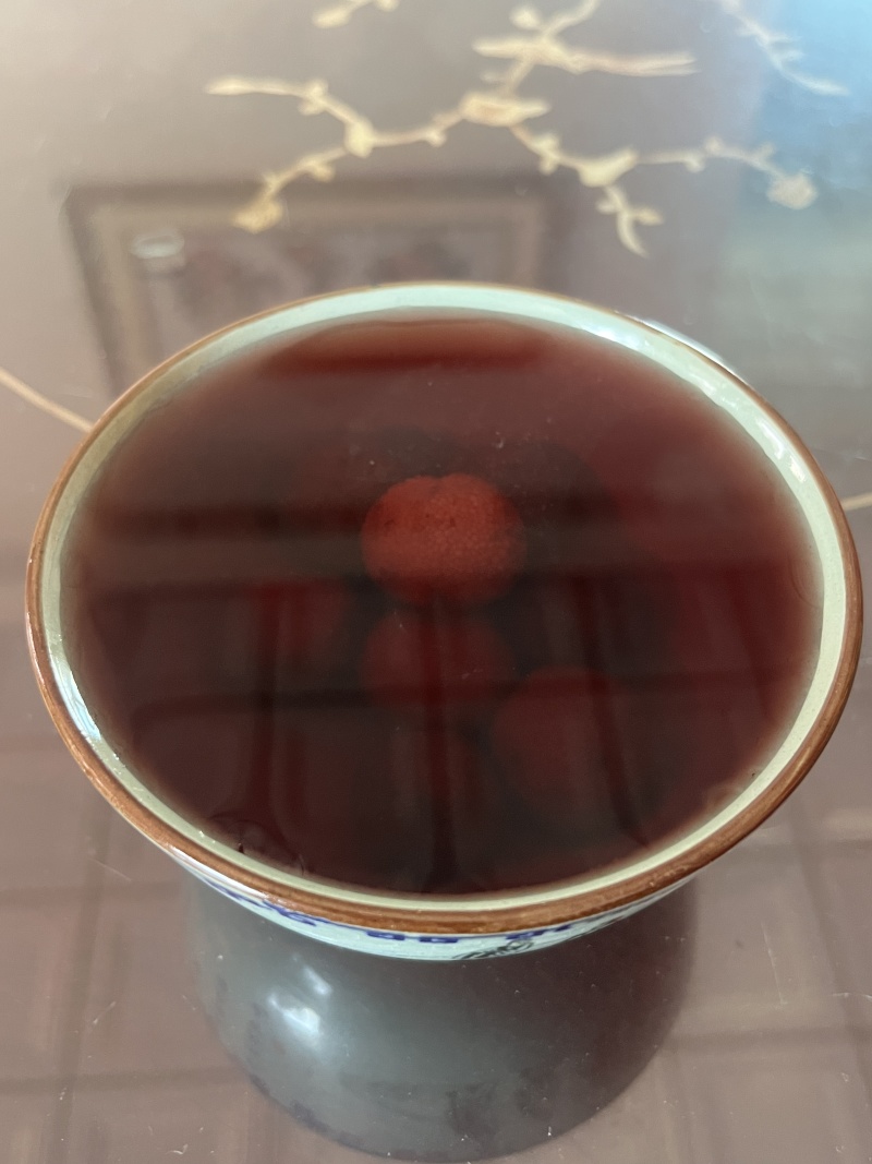 原酿杨梅酒，高粱酒马涧黑炭杨梅。