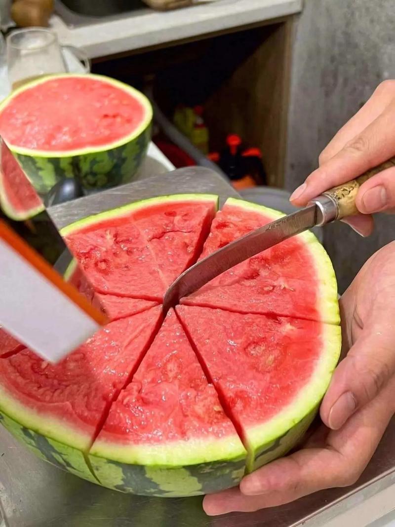 精品无籽美都麒麟西瓜大量上市欢迎老板来基地考察