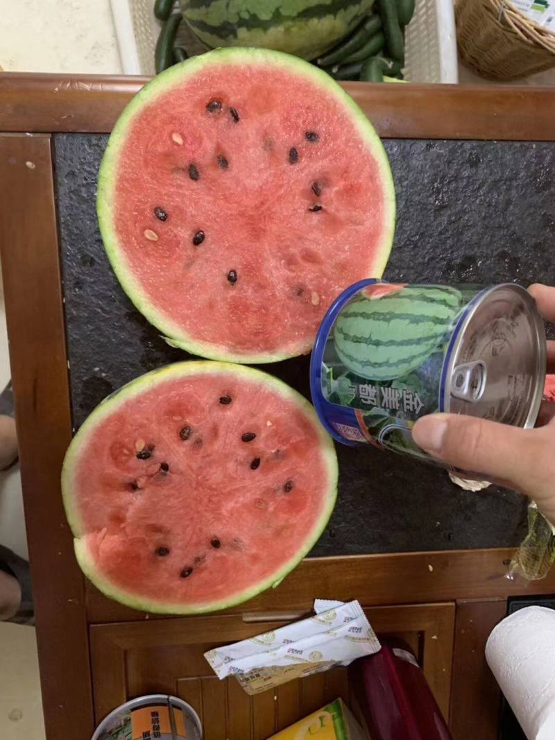 金美都西瓜种子皮薄耐裂中早熟薄皮红瓤圆形高纯甜8424