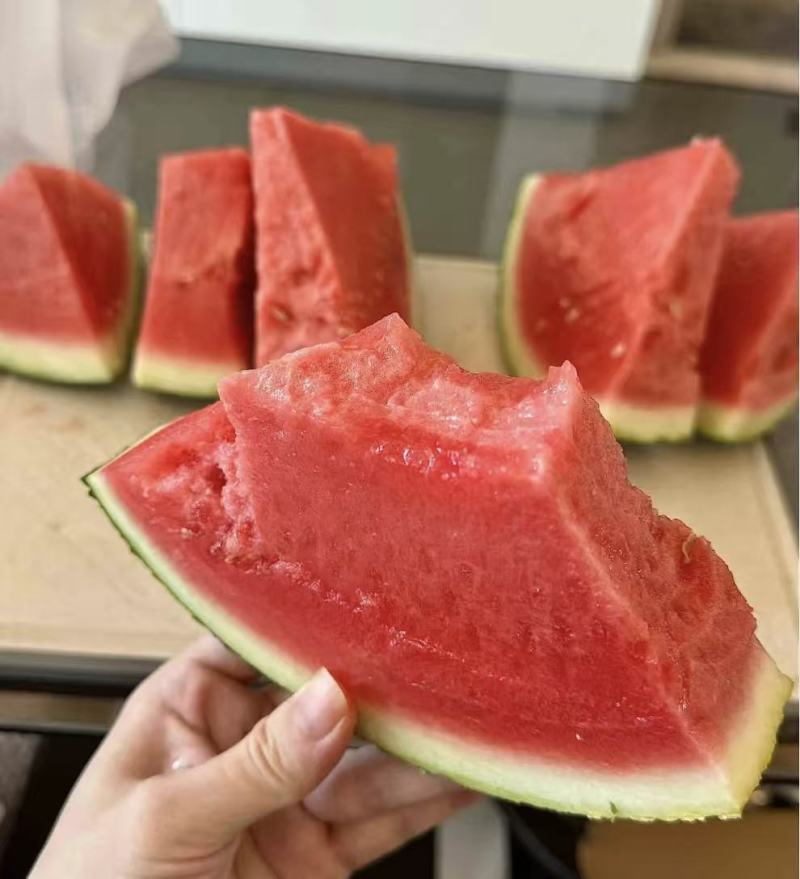 【热卖推荐】麒麟西瓜西瓜精品瓜品类齐全量大从优可对接