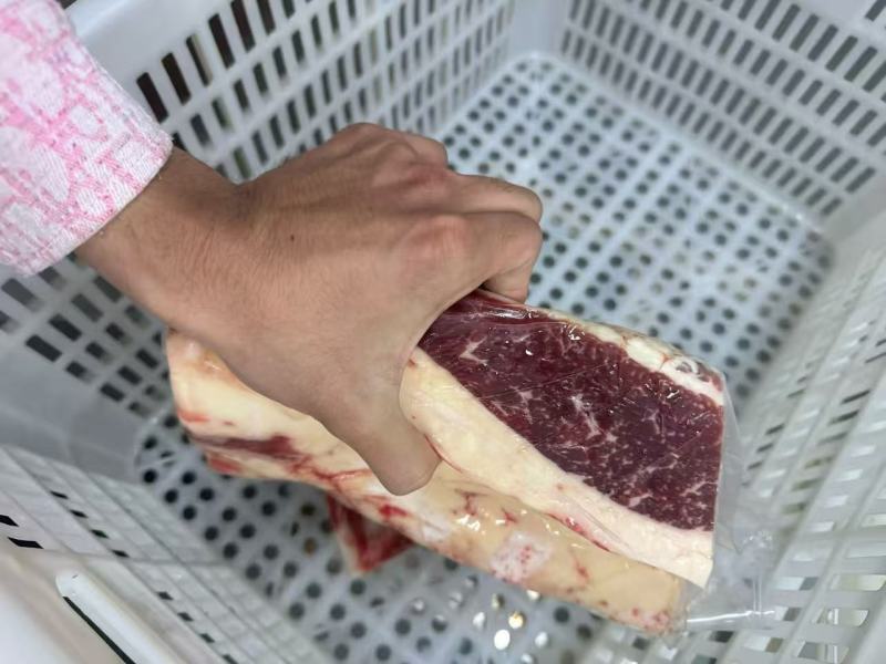 鲜牛肉大量上市现货现发可视频看货欢迎来电咨询