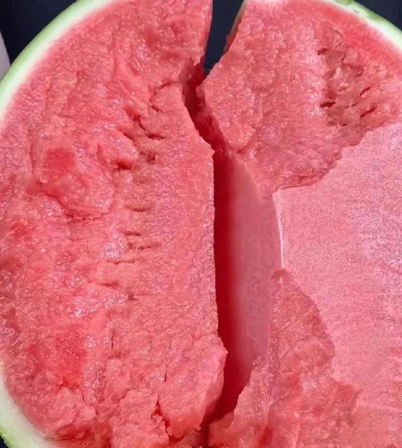 湖北西瓜精品黑无籽西瓜包熟包甜可视频看货耐运输