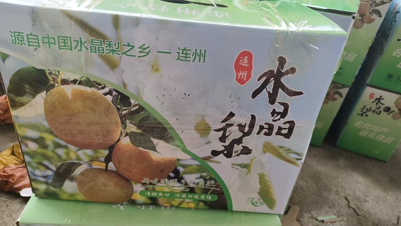 水晶梨，皮薄肉脆，多汁无渣
