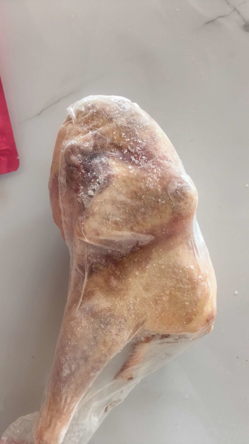 2年以上散养老母鸡，益生菌饲料慢养，皮薄肉紧实，香味浓郁