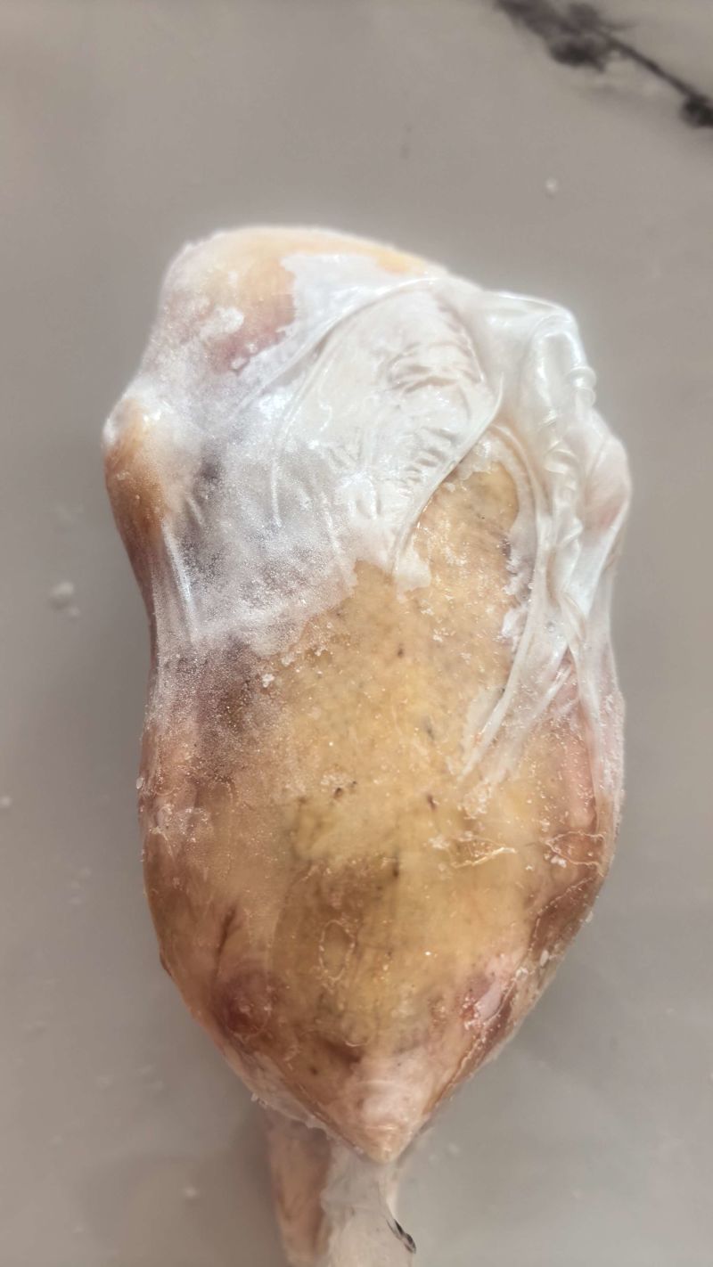 2年以上散养老母鸡，益生菌饲料慢养，皮薄肉紧实，香味浓郁
