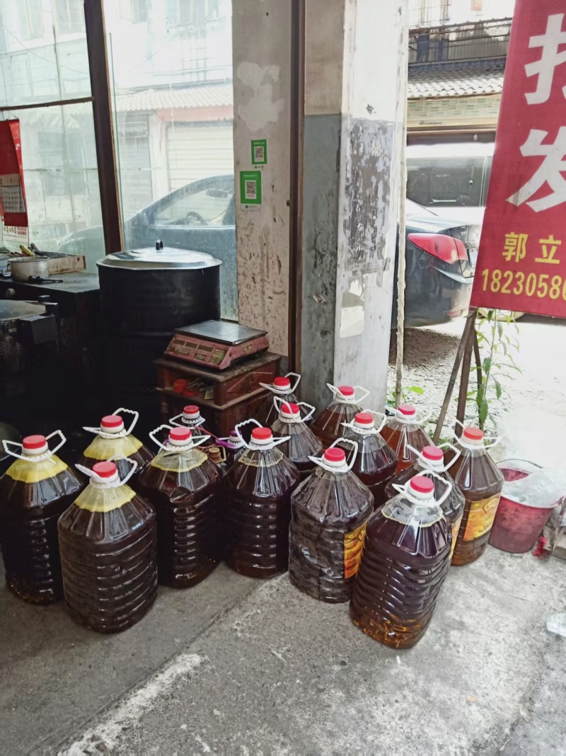 菜籽油桶装，可根据商家需求定制包装