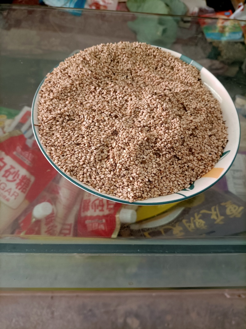 白芝麻不算特别干净，整批约200斤一次出完