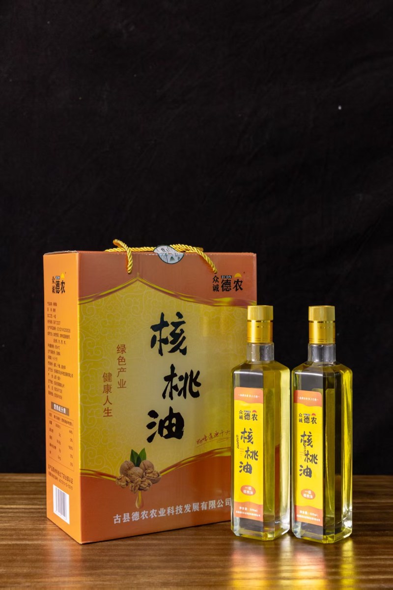 核桃油1.8L桶装；500ml礼盒装（2瓶）118元/盒