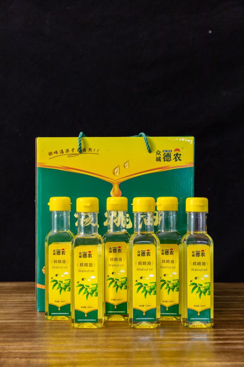 核桃油1.8L桶装；500ml礼盒装（2瓶）118元/盒