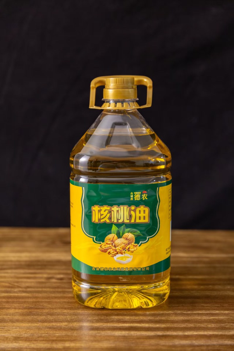 核桃油1.8L桶装；500ml礼盒装（2瓶）118元/盒