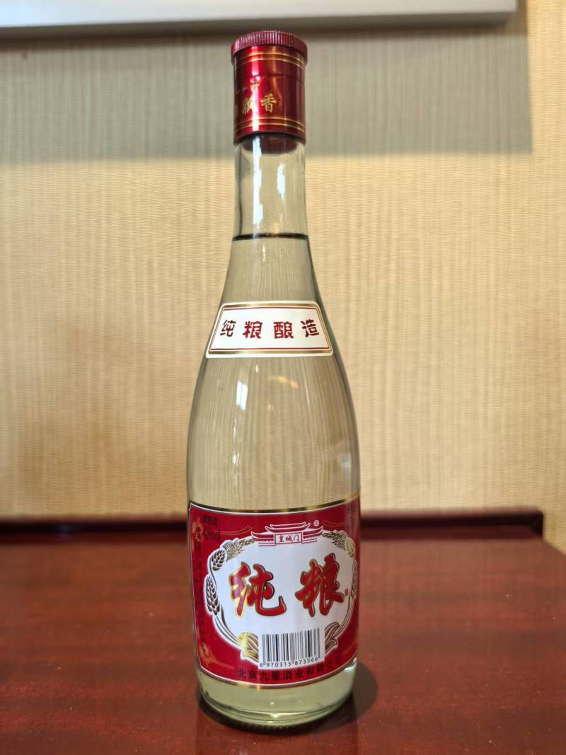 白酒绿瓶二锅头500mL42度12瓶/件25元/件；