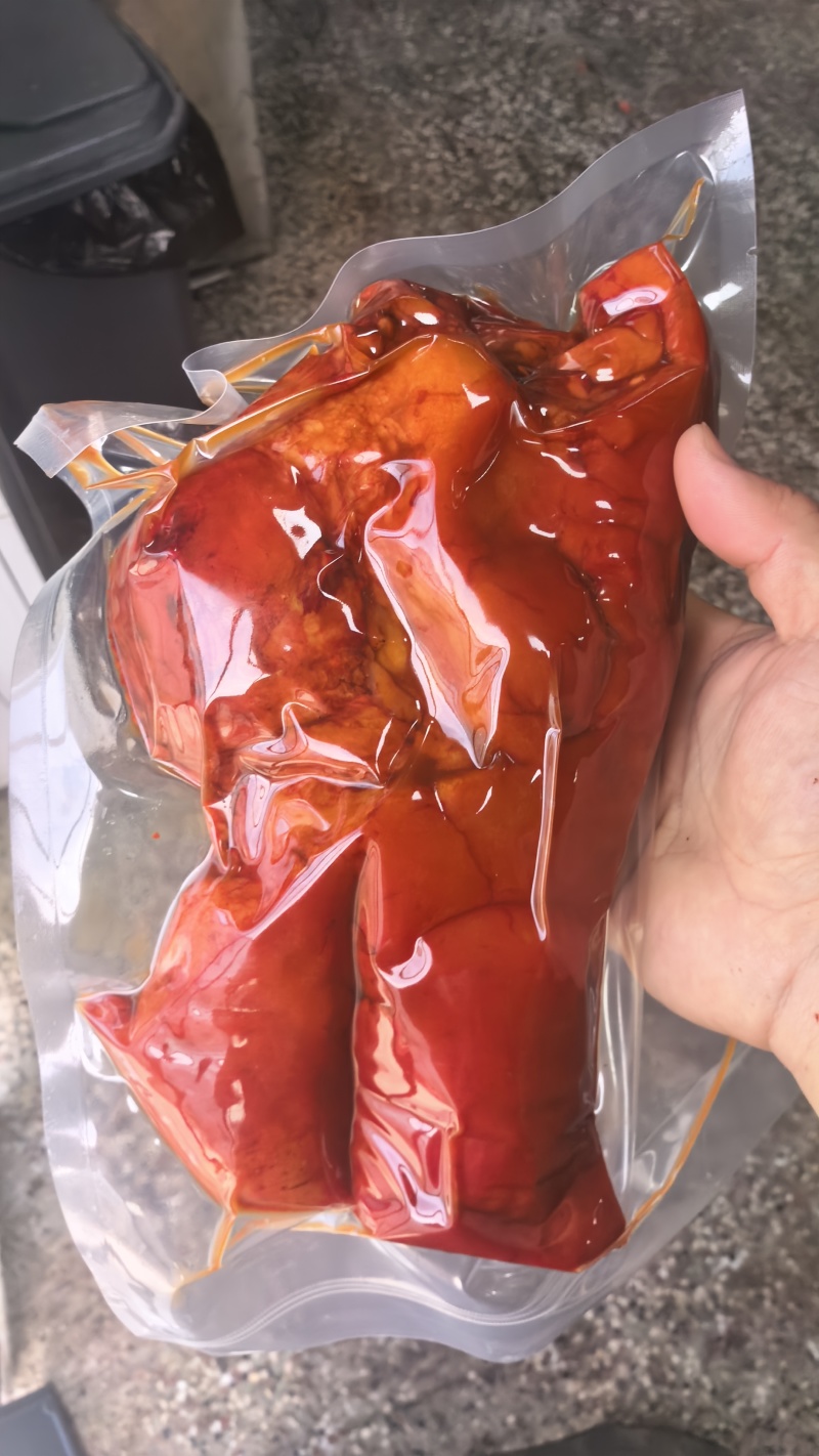 猪头肉成品，剔骨，单只重量1.7-1.9斤，精修无淋巴，