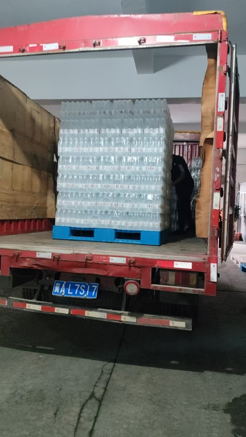 矿泉水24瓶装,550ml/瓶