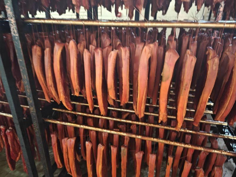 腊肉果木五花老腊肉，散装一条二斤左右