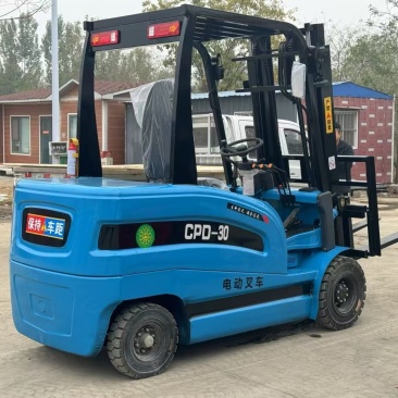 叉车1-5吨仓储叉车和电动平衡重叉车，CPD-303吨