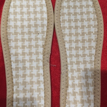 蕲艾蕲艾鞋垫34-46码，品牌蕲百丰；蕲艾香包3元/个；