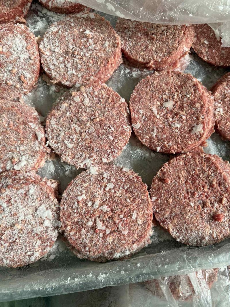 牛肉饼黑胡椒牛肉饼、原味牛肉饼两种口味，100g/片，单