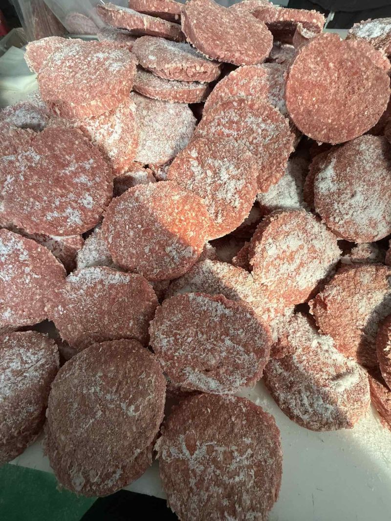 牛肉饼黑胡椒牛肉饼、原味牛肉饼两种口味，100g/片，单