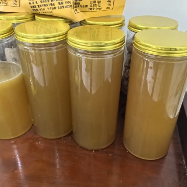 蜂蜜野生蜂蜜，90元/瓶（500克装），不按市斤卖