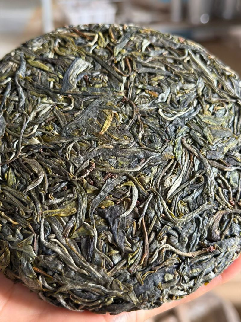 普洱茶散茶、饼茶，357克和200克两种规格