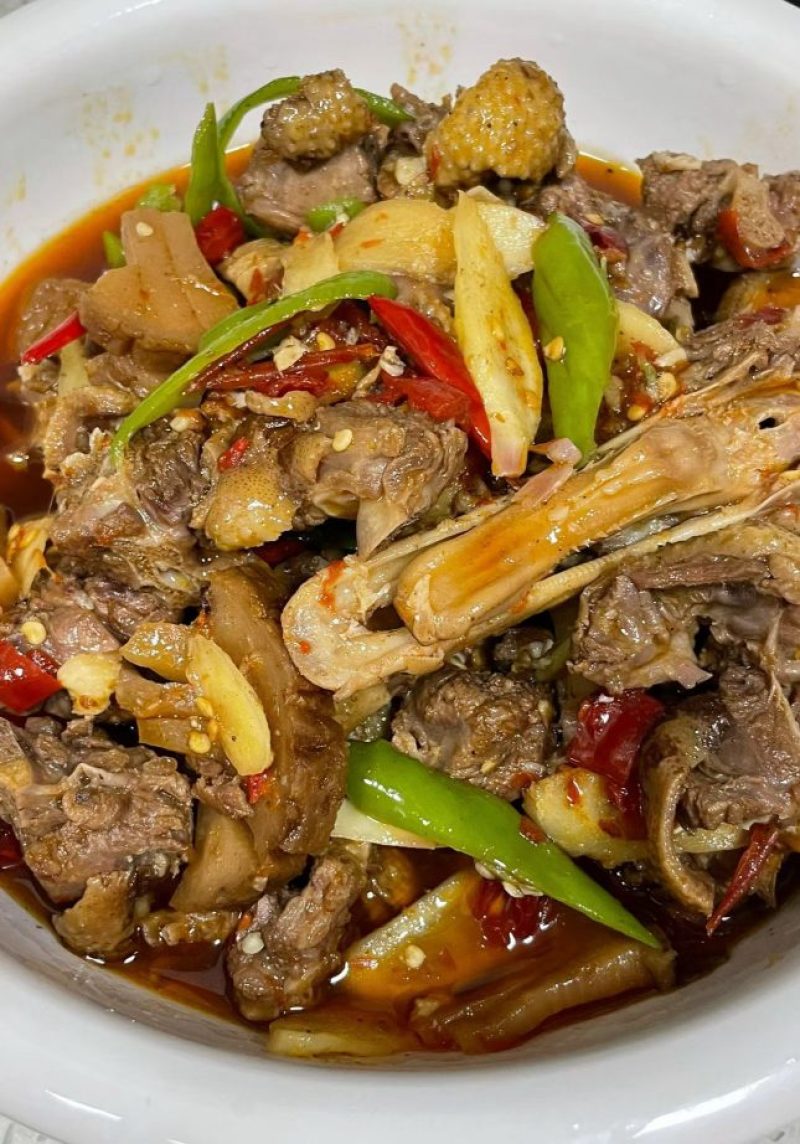 麻鸭粮食养殖180天以上，标准五斤左右。活鸭批发12元/