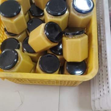 土蜂蜜一斤玻璃瓶装