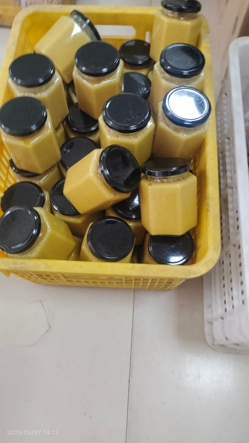 土蜂蜜一斤玻璃瓶装