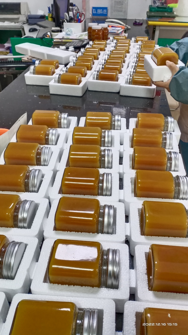 土蜂蜜一斤玻璃瓶装