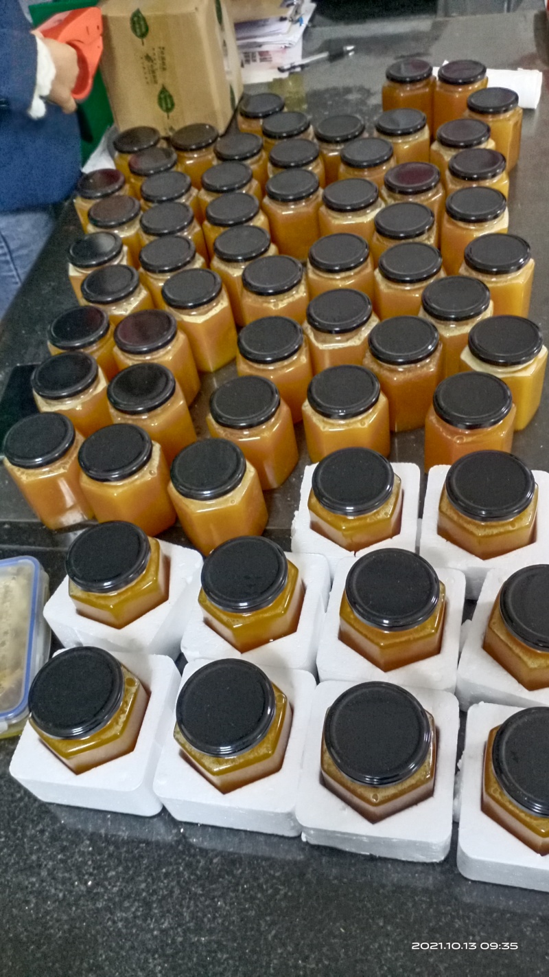 土蜂蜜一斤玻璃瓶装