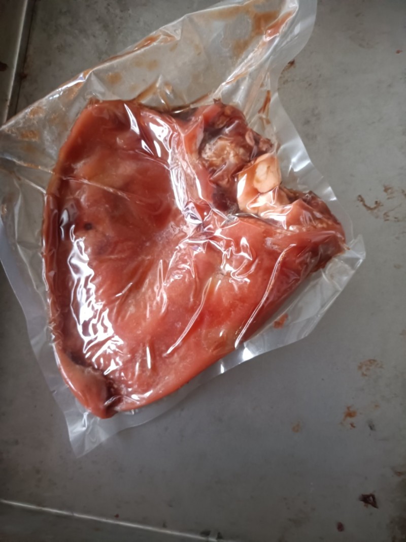 熟食整块真空包装，每块约4斤