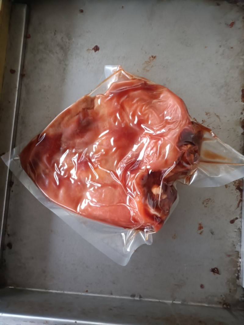 熟食整块真空包装，每块约4斤