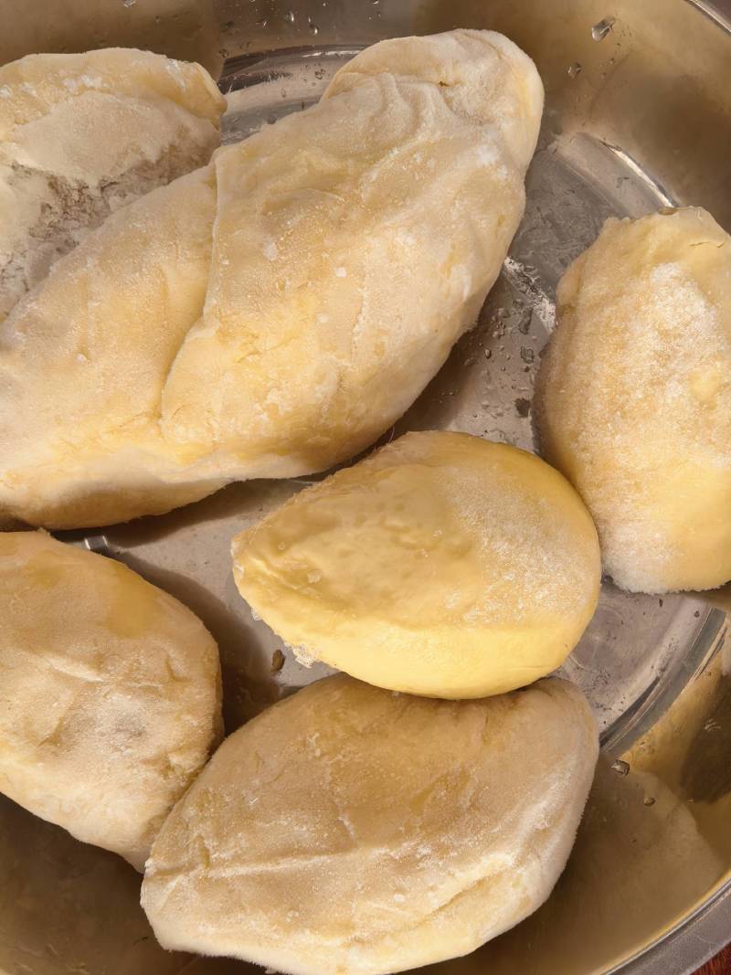 榴莲金枕榴莲，含冻肉和鲜果两种，分A/B/C级