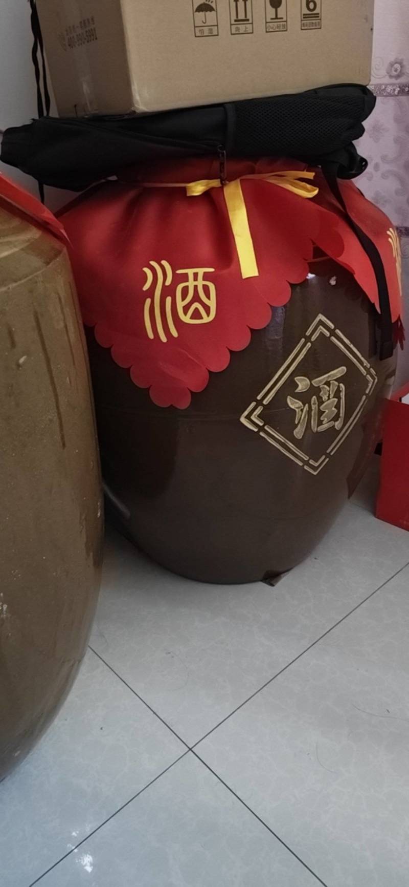 白酒56度80元/斤（透明食品级塑料桶包装）；低度数60